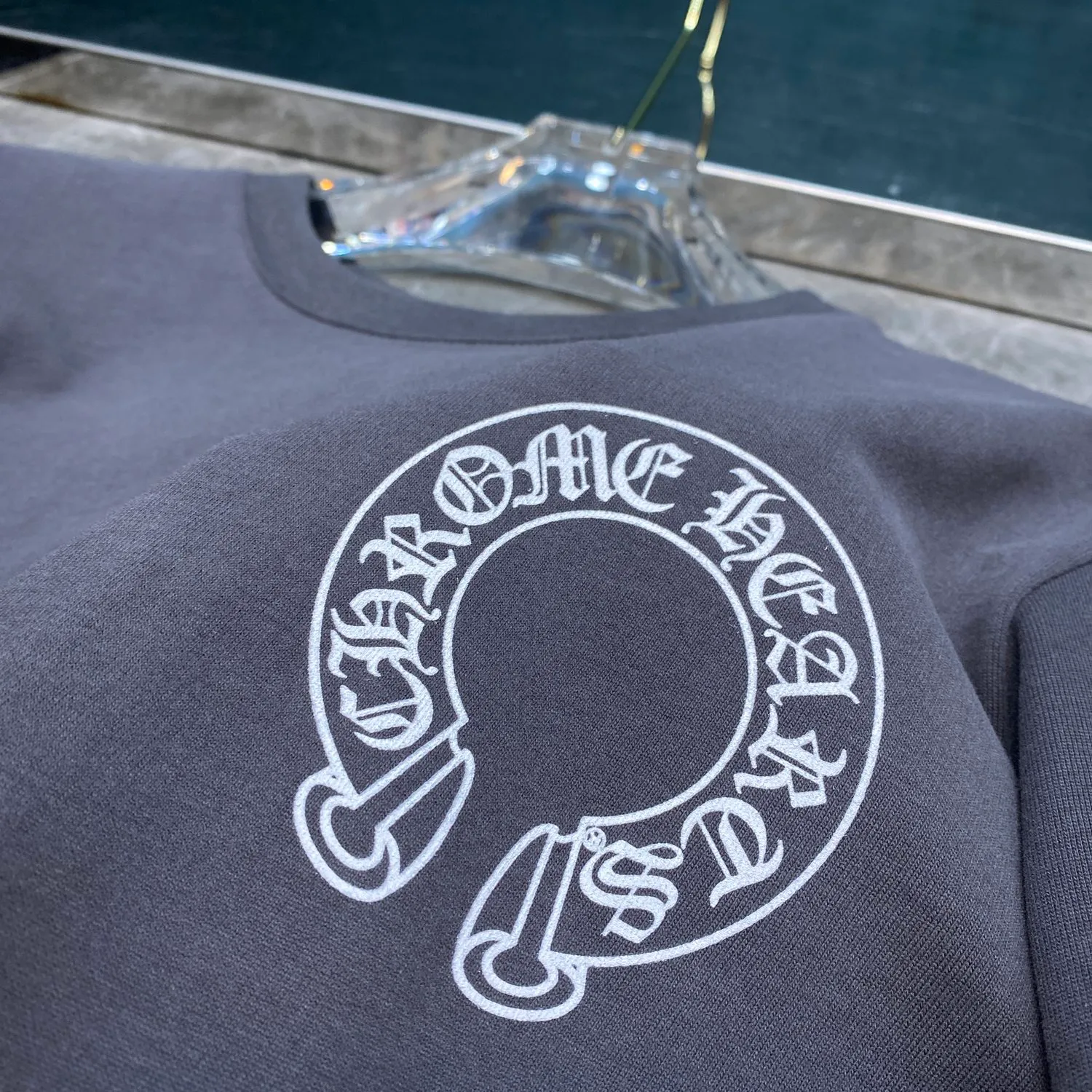 P160 Chrome Hearts 🍁Long T series🍁 Available simultaneously at counters Chrome simple letter slogan ⭐ long-sleeved T-shirt Specially customized original 1:1 high weight comfortable fabric Recommended color: customized red Code numbers: S, M, L, XL